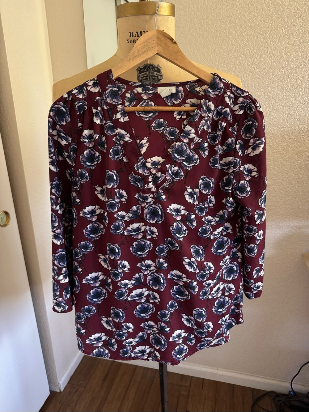 Hinge Nordstrom Women’s Floral V-Neck Blouse Burgundy, XXS